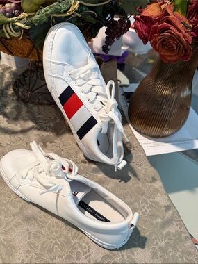Tommy Hilfiger White Sneakers with Red & Navy Stripe